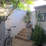 Polic