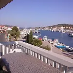 Polic * Jezera