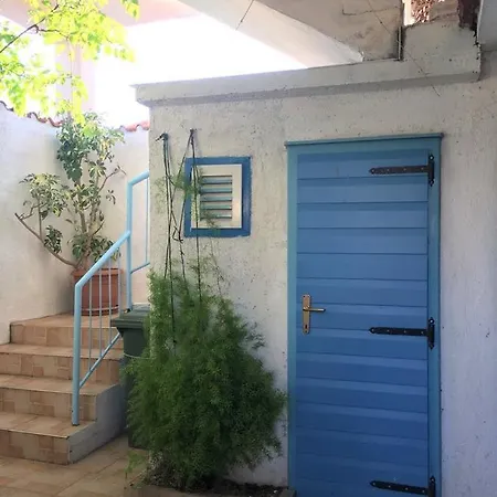Polic Apartment *