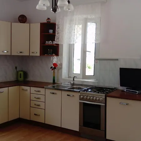 Polic Apartment *