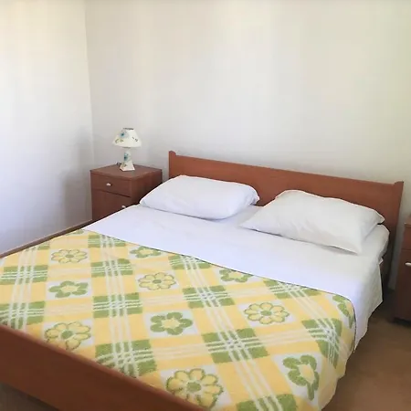 Polic Apartment *