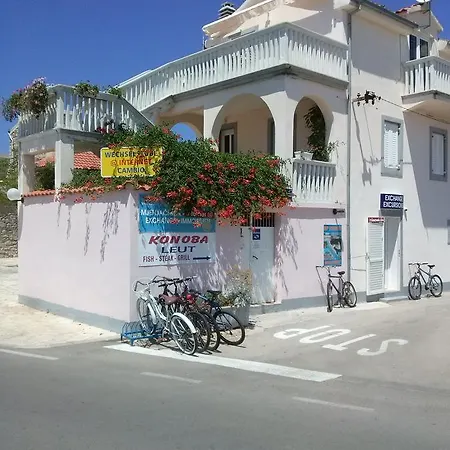 Polic Apartment *